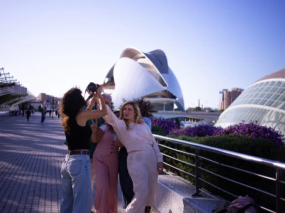 Group enjoying the tour around the city of arts and sciences Valencia