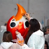 Painting nintos in the fallero workshop