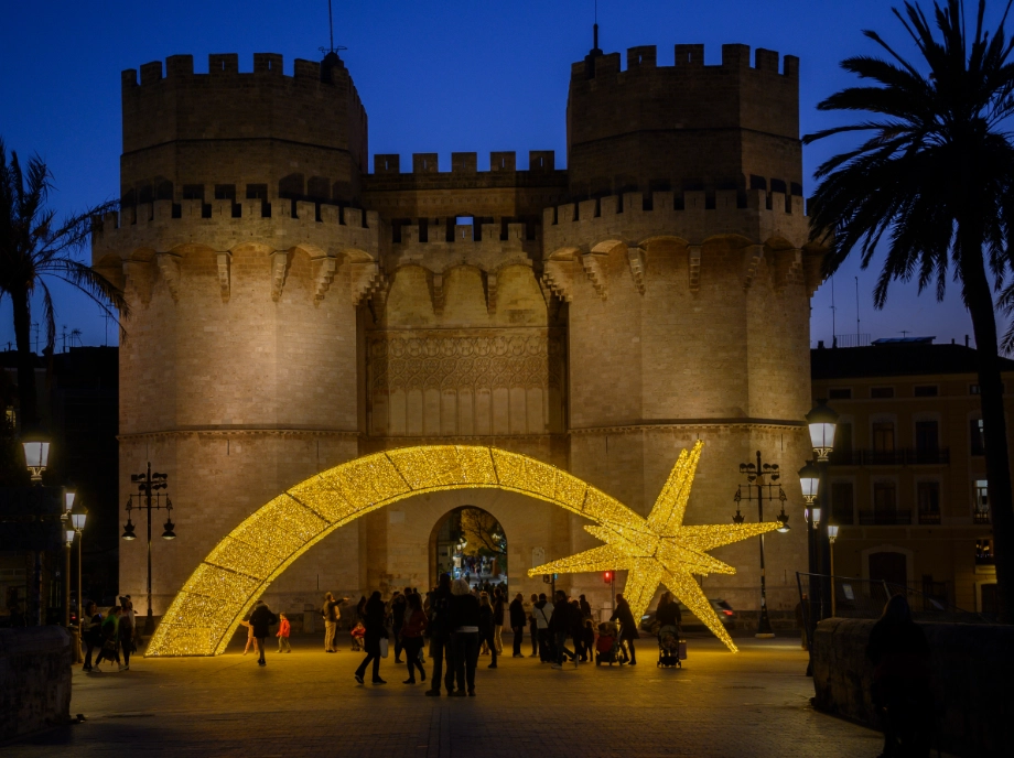 Décorations de Noël dans les tours Serranos